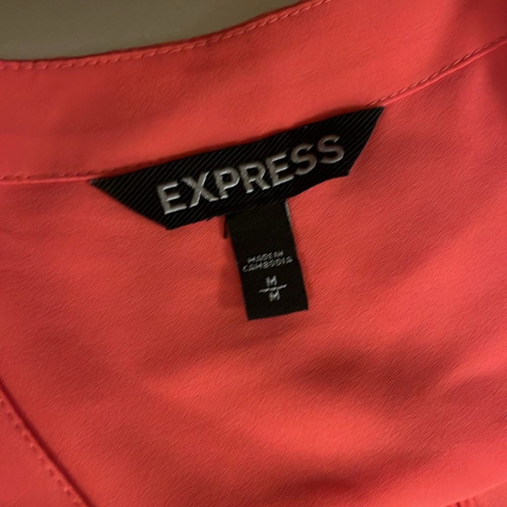 Express Top Size M - Picture 2 of 5